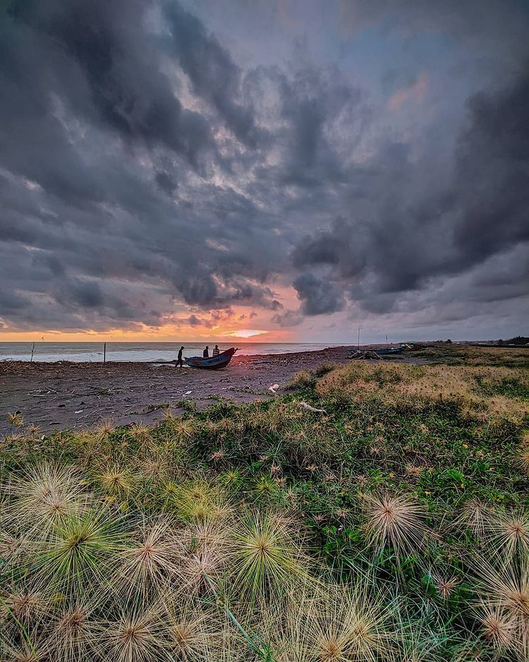 6 Pantai di Purworejo, Destinasi Menawan View Sunset yang Indah