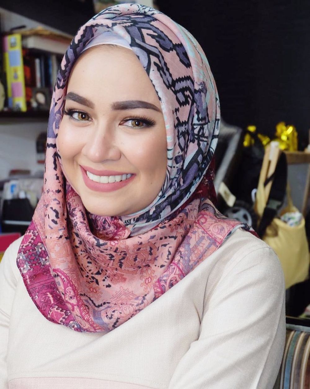 9 Potret Close Up Aryani Fitriana Pamer Lesung Pipi, Bikin Terkesima! 