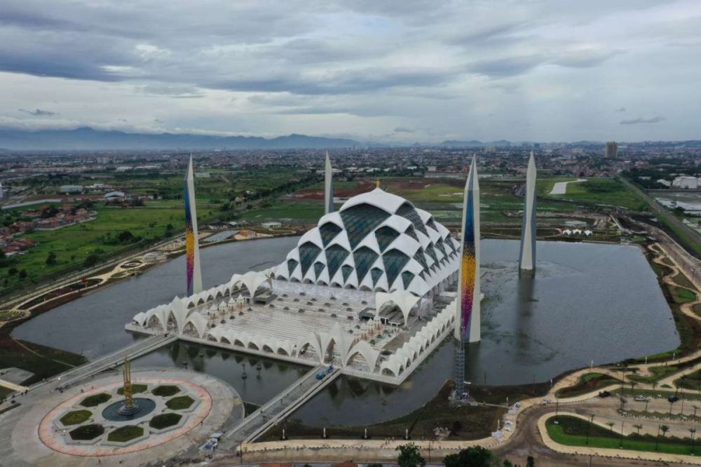 10 Fakta Arsitektur Masjid Raya Al Jabbar Bandung
