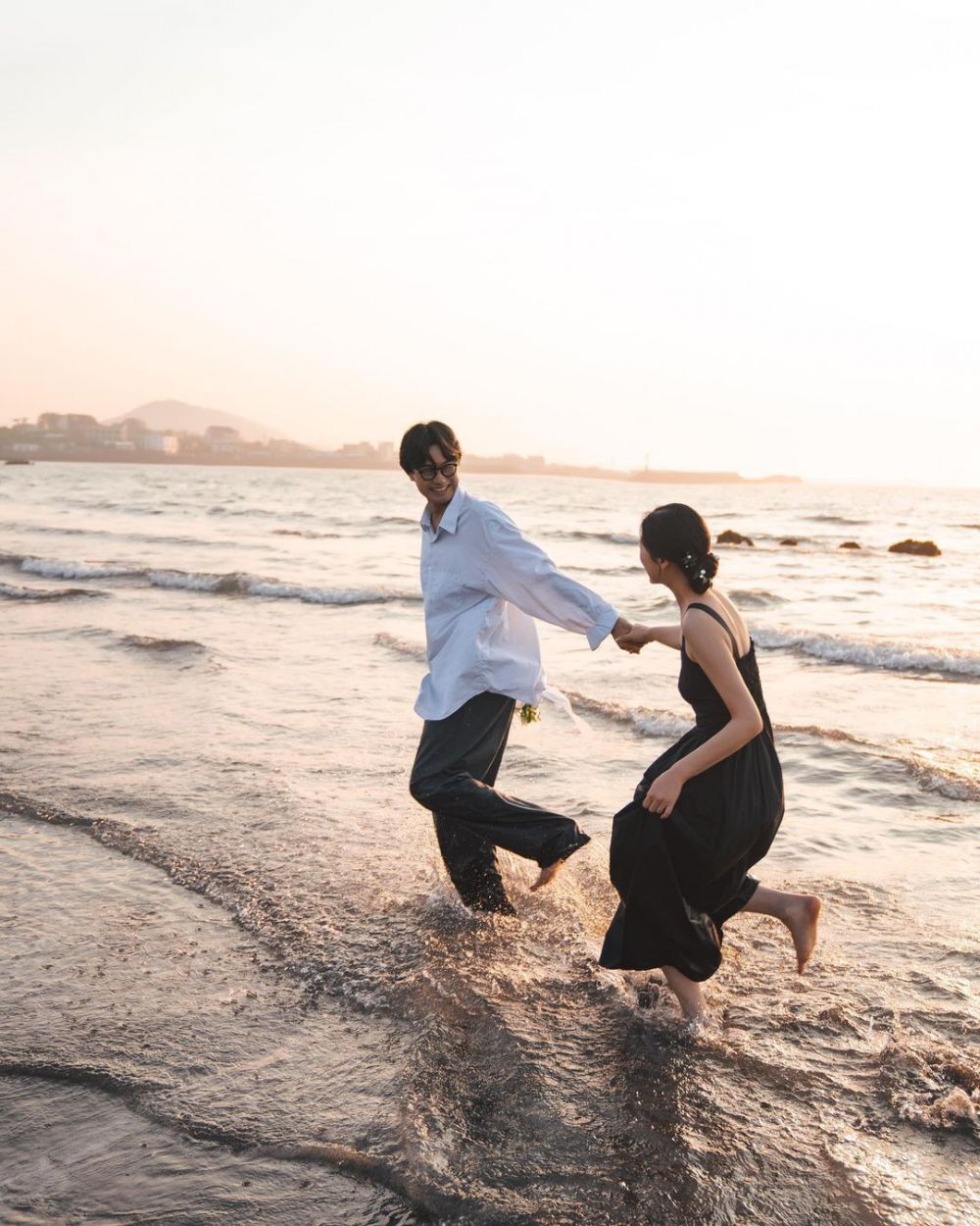 9 Ide Foto Prewedding Di Pantai Biar Kamu Gak Mati Gaya