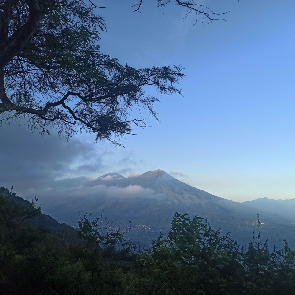 Pendakian Gunung Arjuno-Welirang Ditutup karena Cuaca Ekstrem