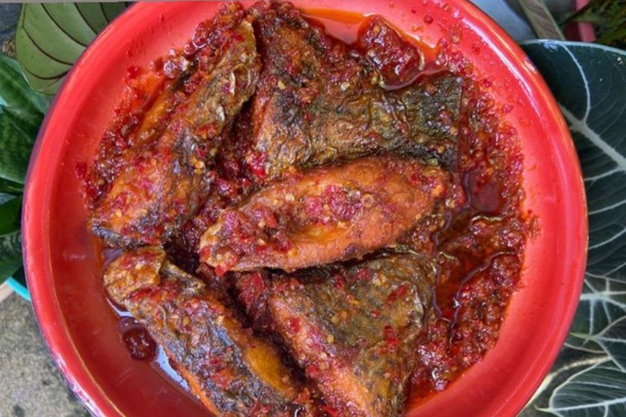 Resep Ikan Nila Bumbu Merah, Pedasnya Menggoda Selera