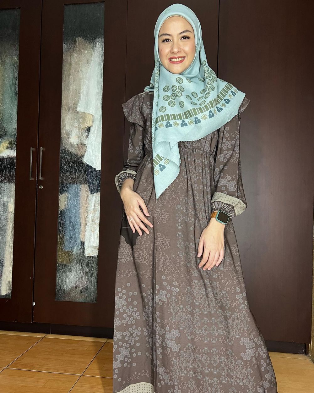 9 Ide OOTD Hijab Syar'i ala Artis, Bikin Kamu Stunning! 
