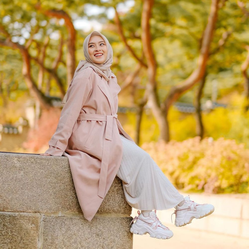 20 OOTD Cewek Berhijab Gaya Korea ala Youtuber Bianca Kartika