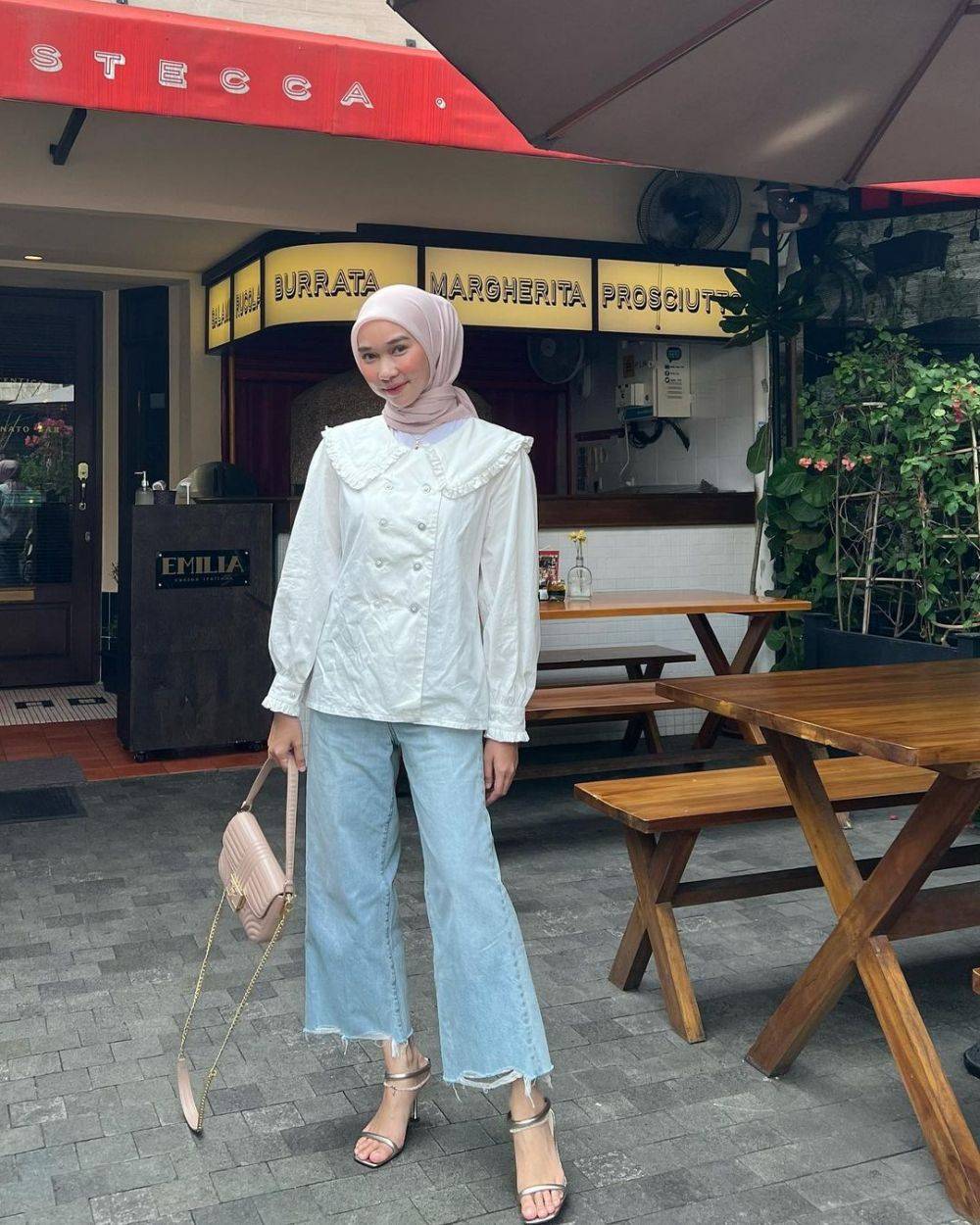 OOTD Hijab Untuk Kuliah Ala Astri Ratnasari