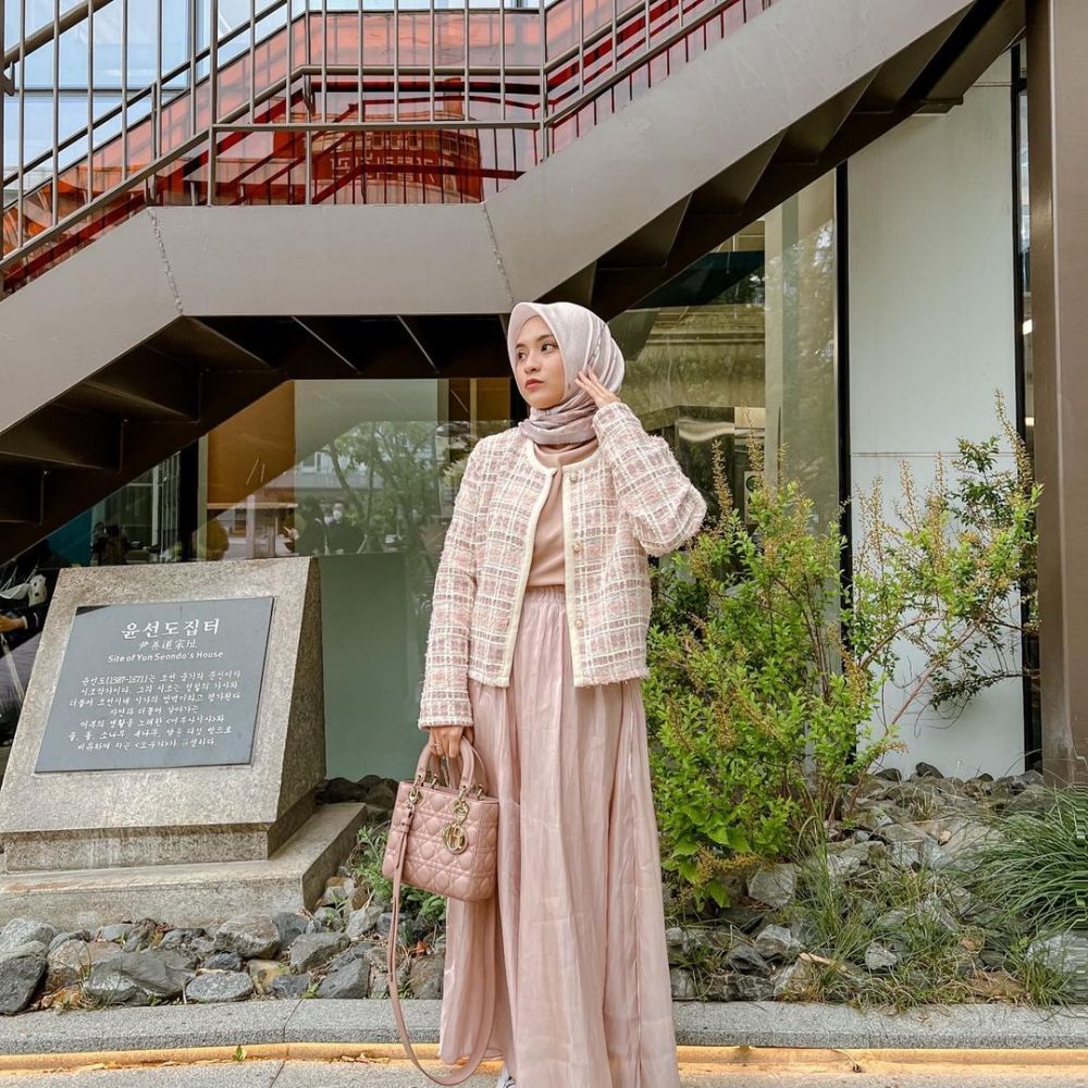 20 OOTD Cewek Berhijab Gaya Korea ala Youtuber Bianca Kartika