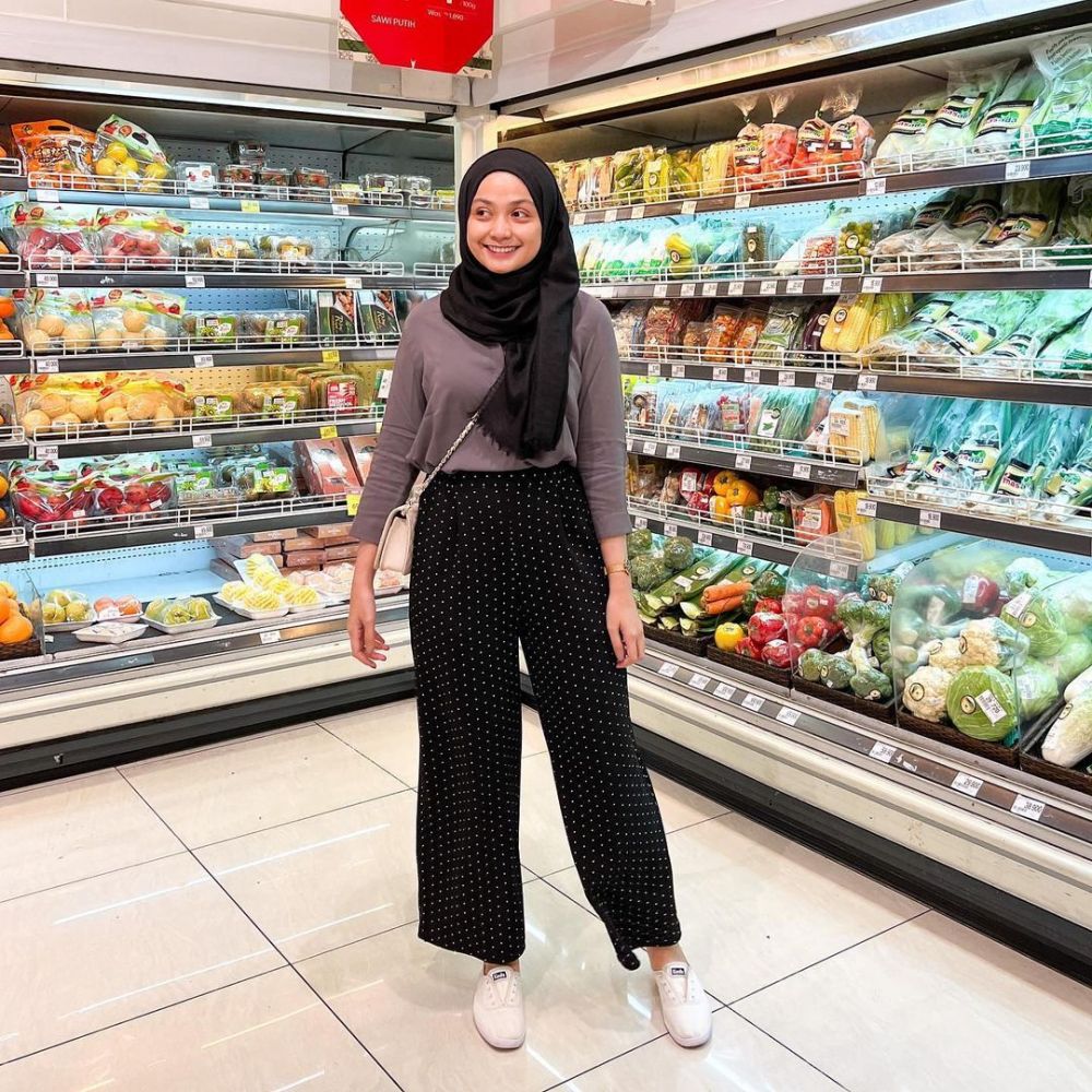 11 Referensi OOTD Belanja ke Supermarket, Nyaman dan Modis