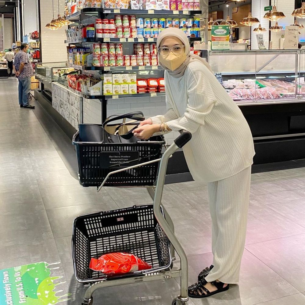 11 Referensi OOTD Belanja ke Supermarket, Nyaman dan Modis