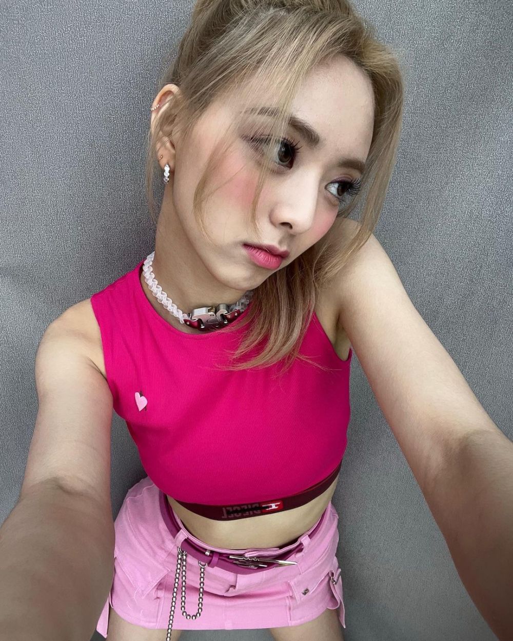 10 Outfit Barbiecore Ala Idol Korea, Serba Pink yang Eye Catching!