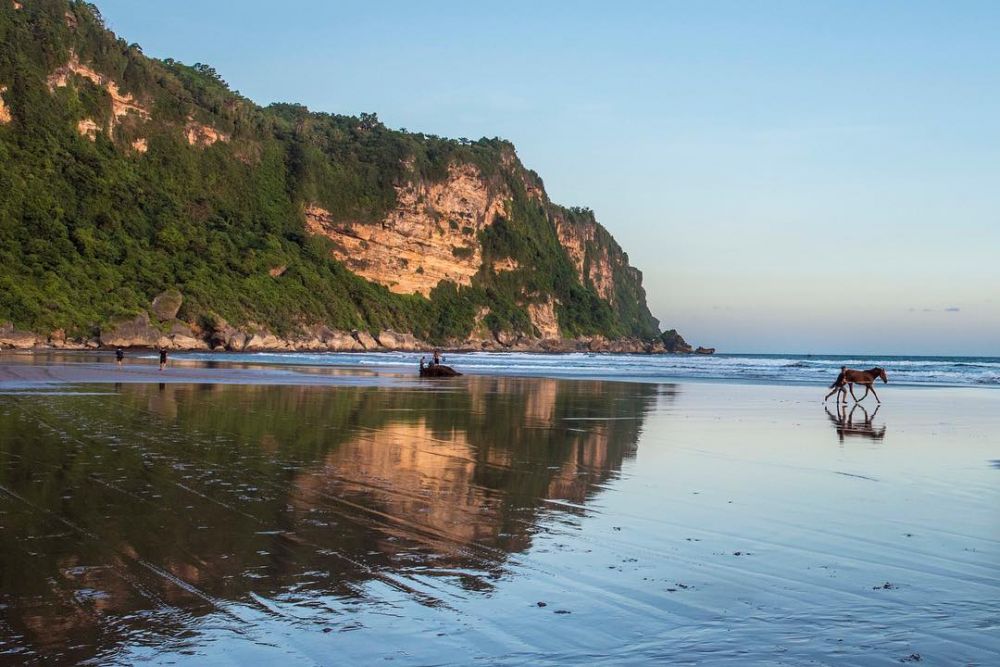 Pantai Parangendog Gunungkidul: Lokasi, Harga Tiket dan Tips