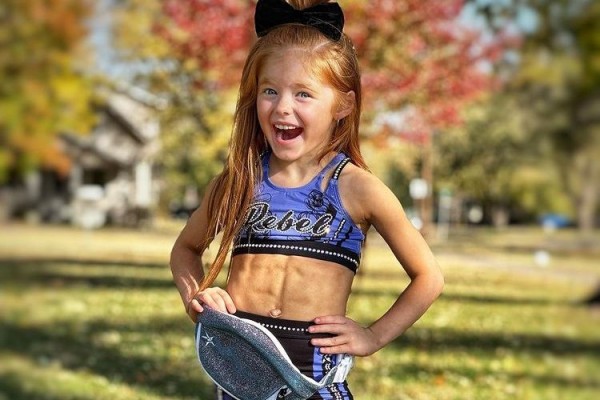 Kynlee Heiman, Bocah 6 Tahun yang Viral Perut Sixpack