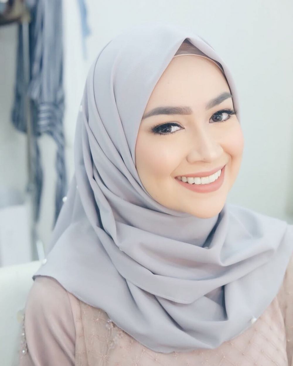 9 Potret Close Up Aryani Fitriana Pamer Lesung Pipi, Bikin Terkesima! 