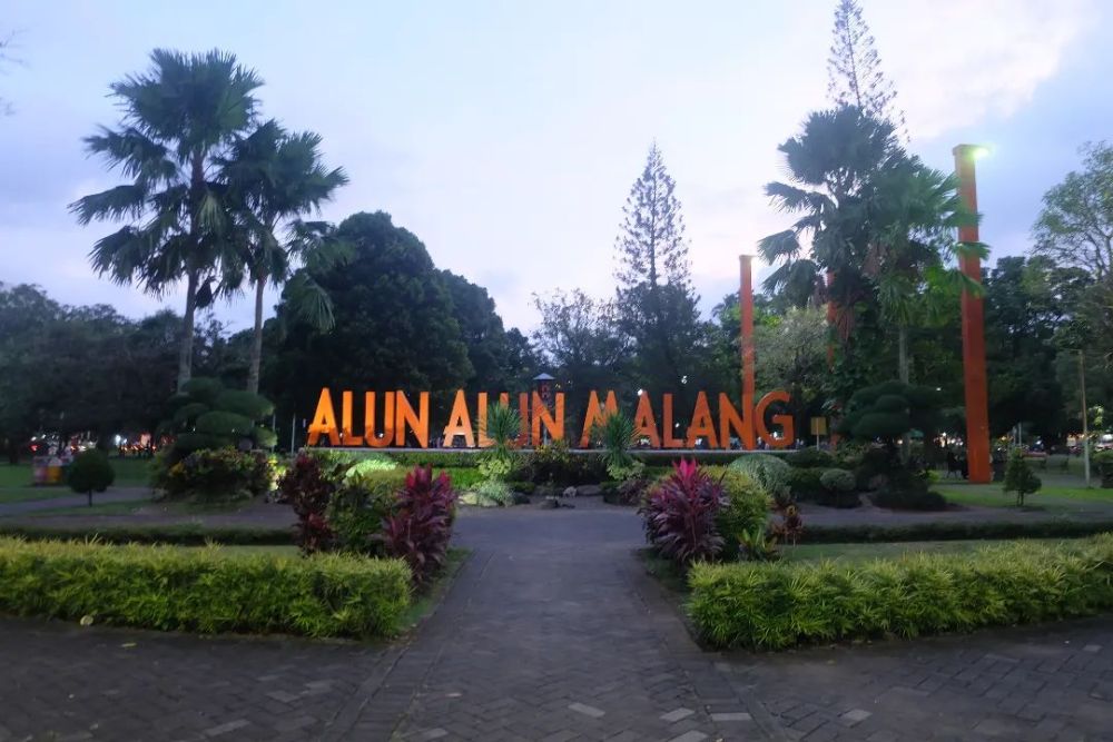 Alun-alun Malang: Sejarah dan Informasi