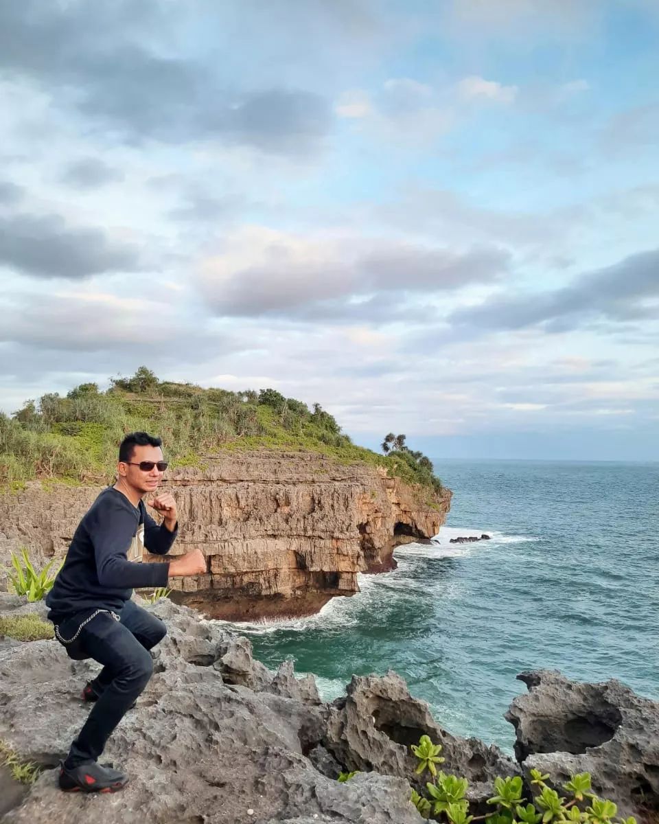 Pantai Mboyo Gunungkidul: Rute, Lokasi, Harga Tiket, dan Daya Tarik 