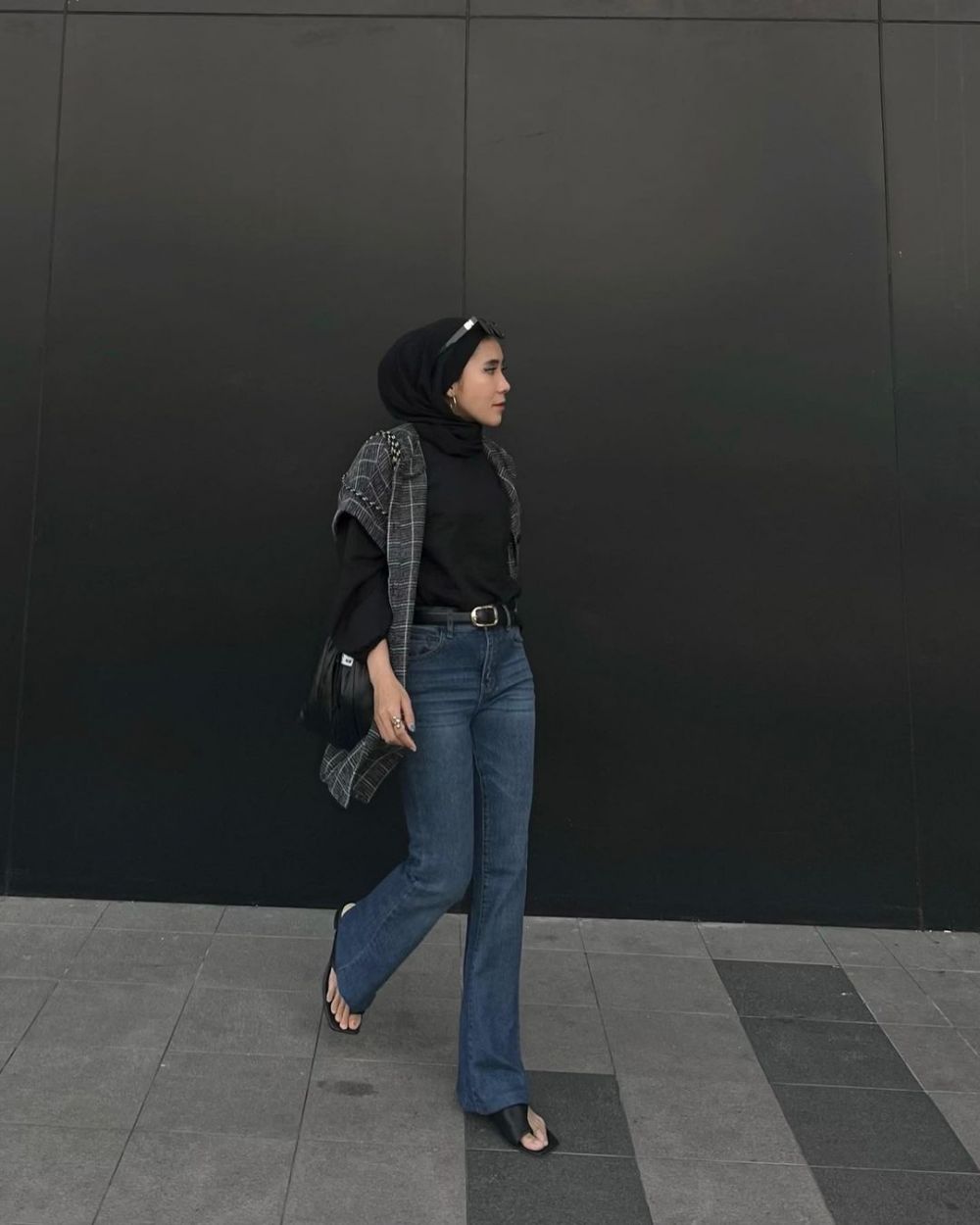 9 Inspirasi OOTD Hijab Casual ala Eka Maulina, Comfy dan Stylish!