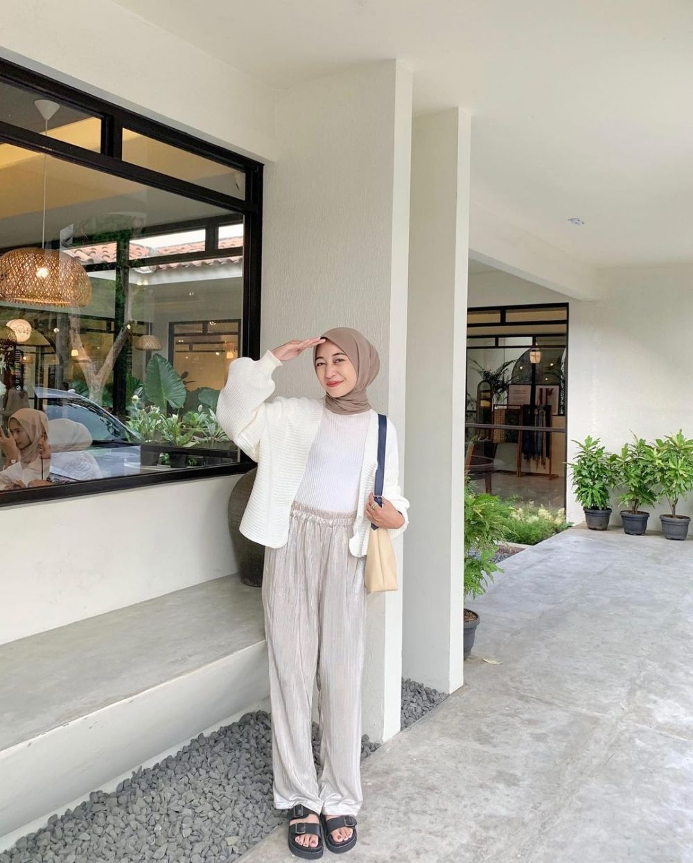 9 Inspirasi Comfy Outfit ala Selebgram Nabila Ayu, Stylish!