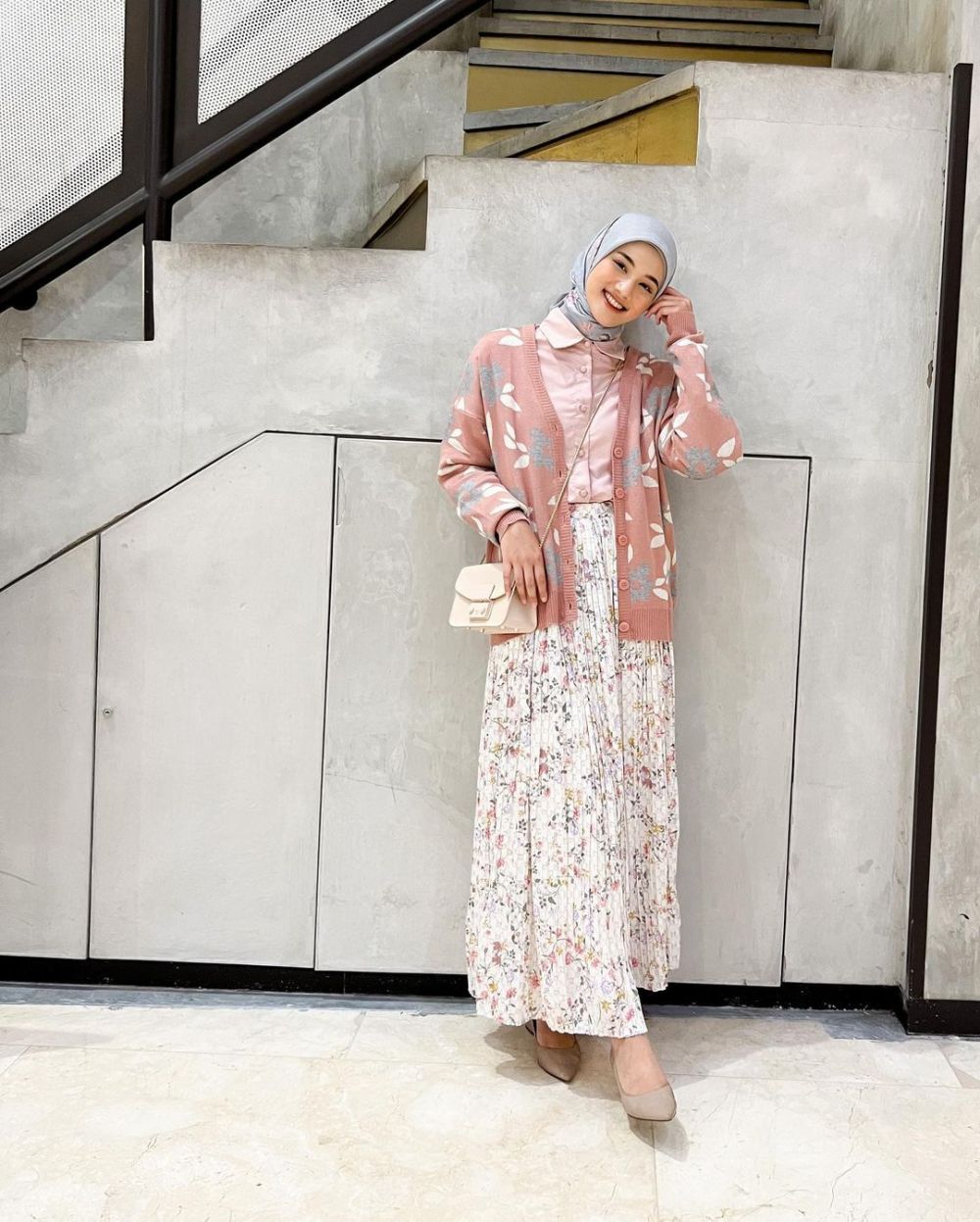 9 Ide OOTD Pastel Colorful Ala Rania Sukandari, Tambah Percaya Diri!