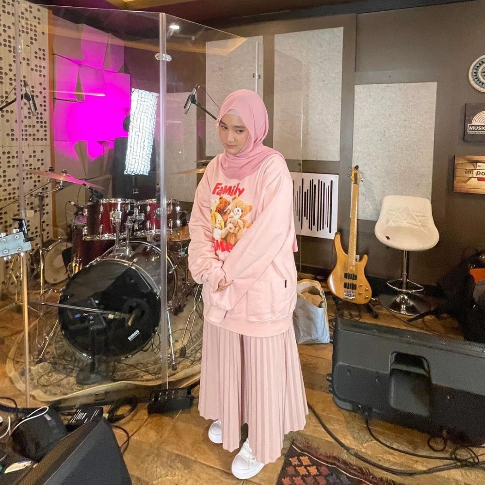 9 Outfit Cewek Kue Dari Fatin Shidqia Lubis