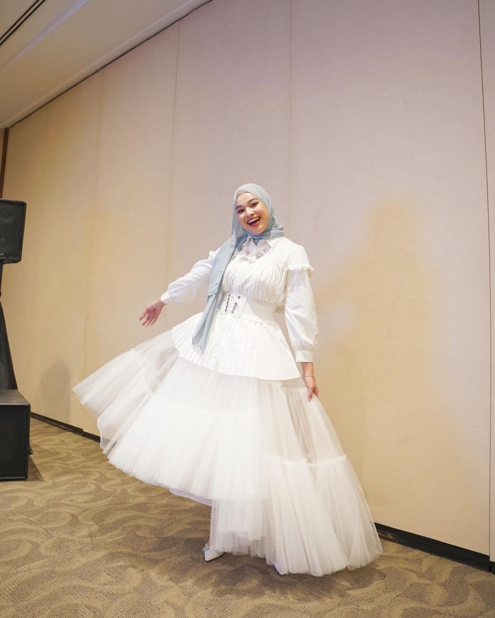 9 Potret Padu Padan Outfit Hijab ala Ananza Prili, Feminin! 