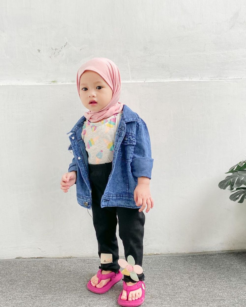 9 Inspirasi OOTD Hijab ala Baby Luna, Tampil Stylish Sejak Dini!