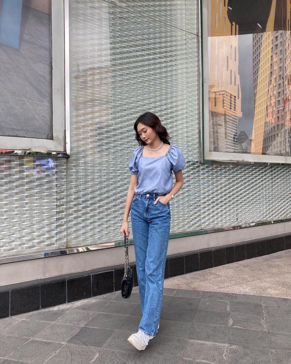 9 Mix and Match Straight Jeans ala Fey Zee, Tampak Semampai!