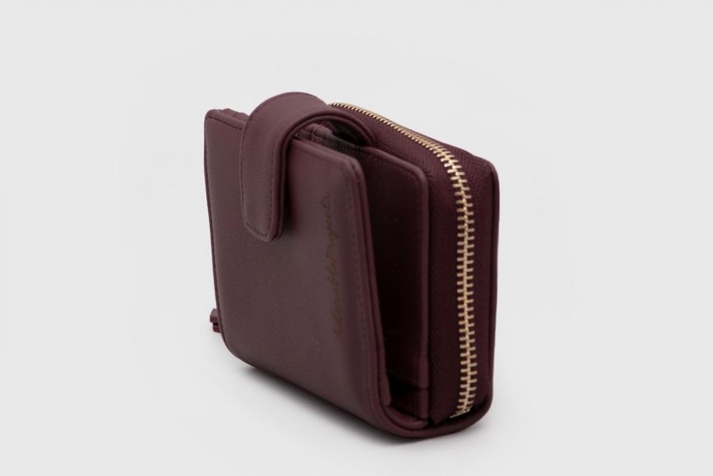 9 Rekomendasi Dompet Mungil Muat Banyak, Classy Banget! 