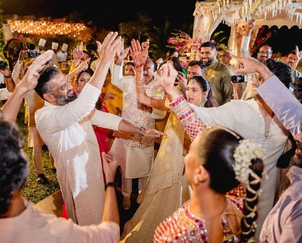 Momen Mehendi Athiya Shetty Dan KL Rahul, Joget Bareng