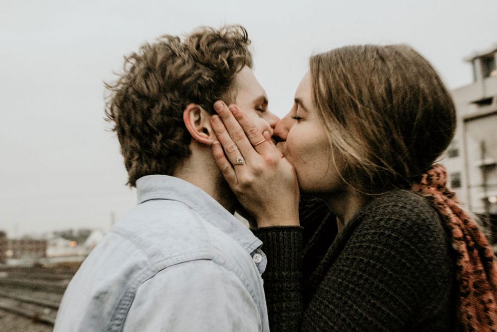 5 Teknik Ciuman di Kitab Ananga Ranga, Gairah Jadi Bertambah