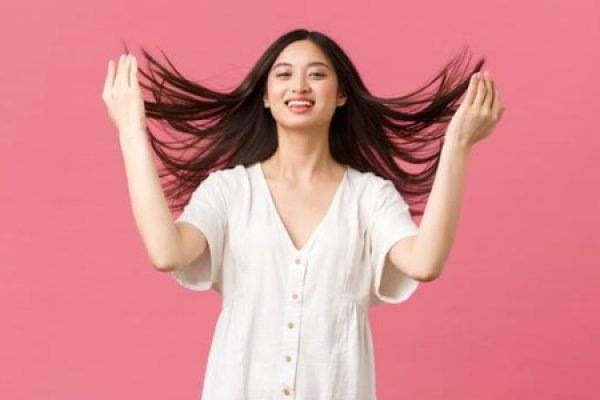 8 Cara Atasi Kulit Kepala Mengelupas dengan Cepat dan Alami