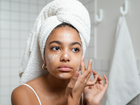 10 Kesalahan Pakai Skincare Pagi yang Mungkin Sering Kamu Lakukan