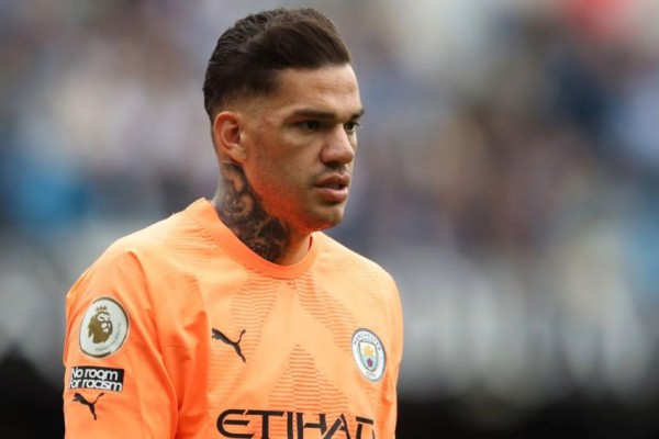 5 Kiper Utama Klub Premier League yang Tidak Memakai Nomor Punggung 1