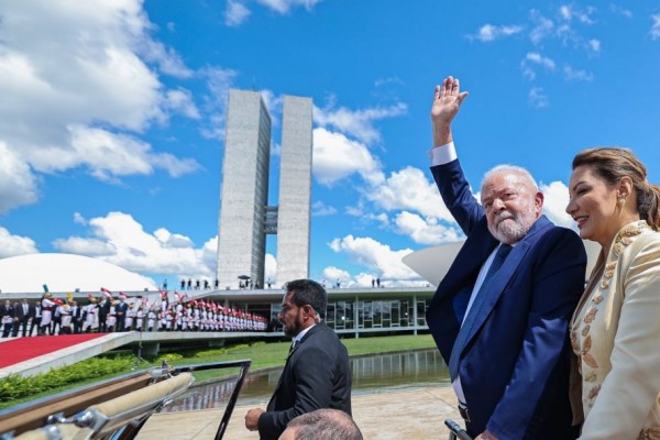 Presiden Brasil: Bolsonaro Dalangi Genosida atas Suku Amazon Yanoma
