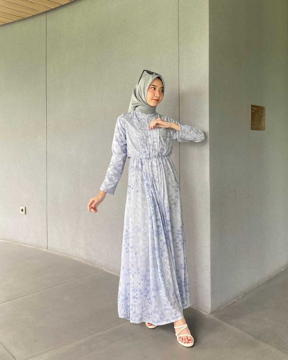 10 Ide Hijab Style dengan Outfit Dress ala Zahra Suci, Effortless!