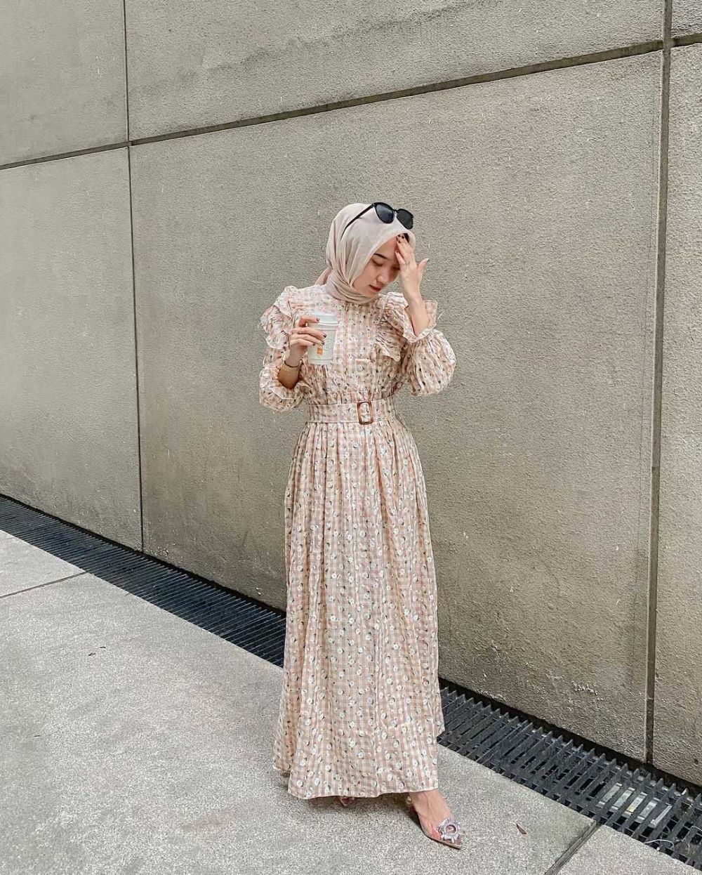 10 Ide Hijab Style dengan Outfit Dress ala Zahra Suci, Effortless!