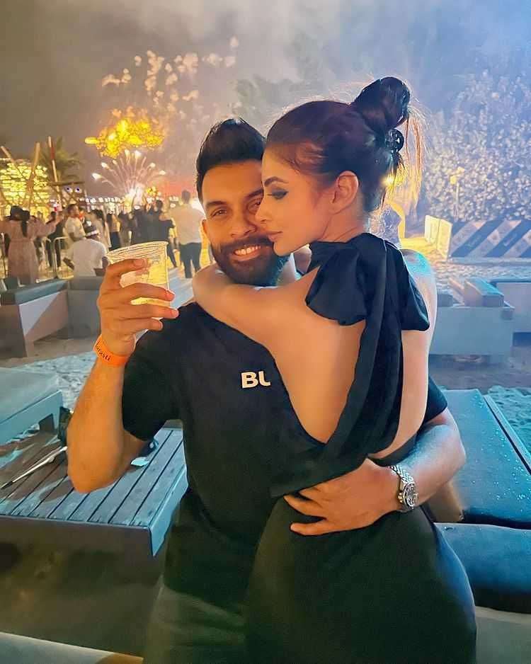 Mouni Roy Dan Suraj Nambiar Semakin Bucin Setelah Menikah