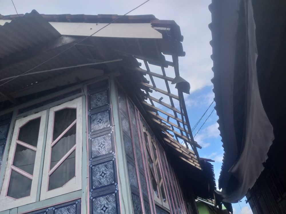 Puluhan Rumah di Lombok Timur Rusak Diterjang Angin   Puting Beliung