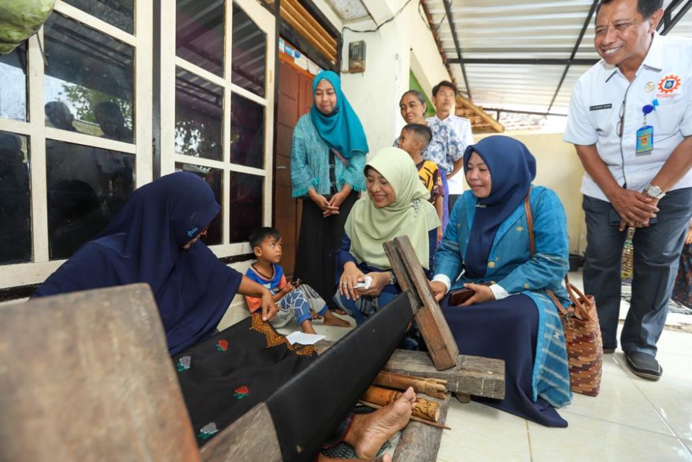Bunda Niken Berpesan Penenun Lombok Wajib Ikuti Tren Fesyen