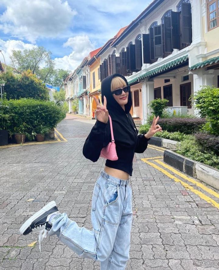 14 Inspirasi Outfit ala Minnie (G)I-DLE, Style Modis Abis dan Stunning