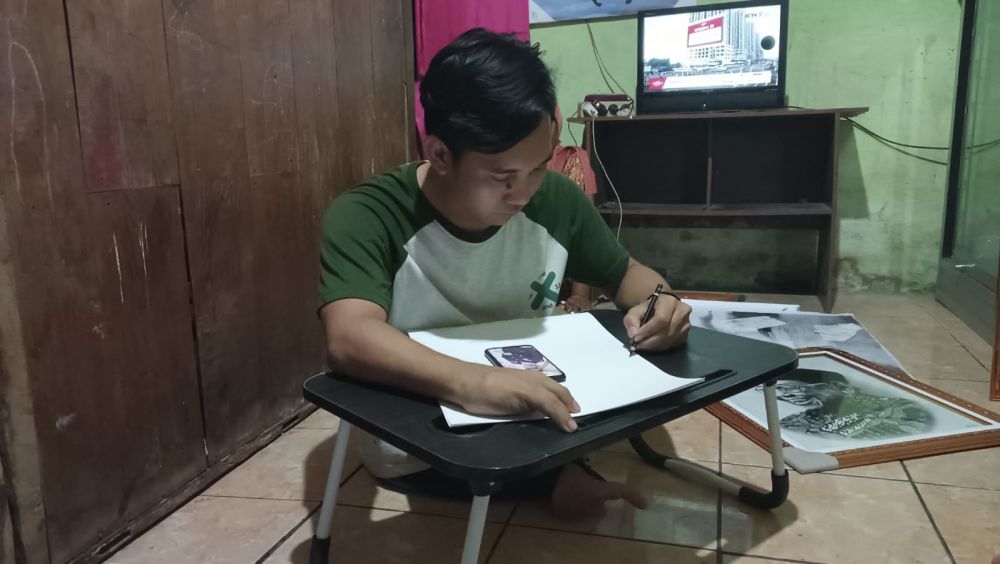 Bermodal Pensil, Pemuda Difabel di Tuban Bikin Karya Menajubkan