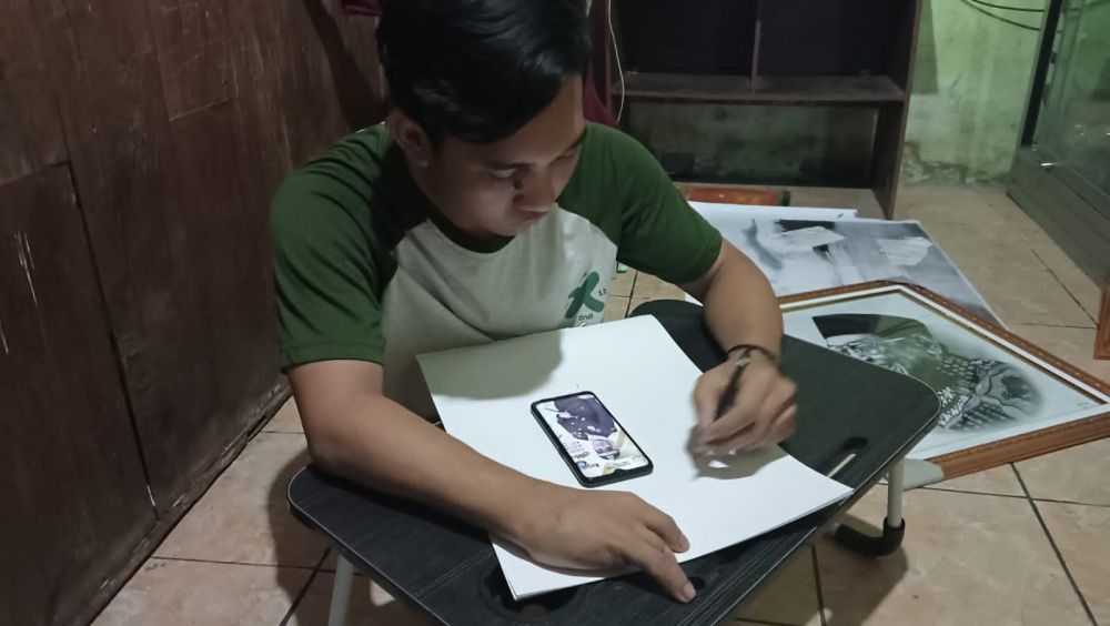 Bermodal Pensil, Pemuda Difabel di Tuban Bikin Karya Menajubkan