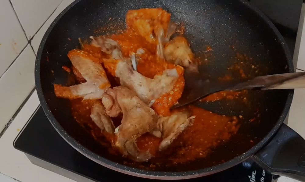 Resep Sayap Ayam Bumbu Mercon, Pedasnya Menggugah Selera