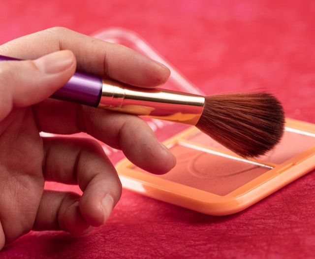 6 Kuas Makeup yang Wajib Dimiliki bagi Pemula