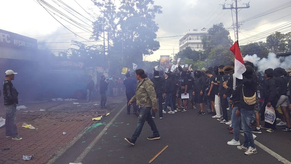 107 Orang Ditangkap Usai Demo Ricuh di Kantor Arema FC