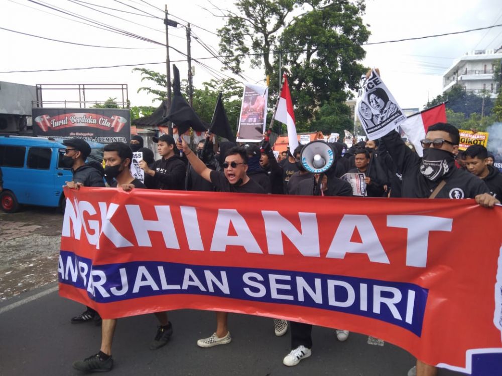 Demo Aremania di Depan Kantor Arema FC Ricuh