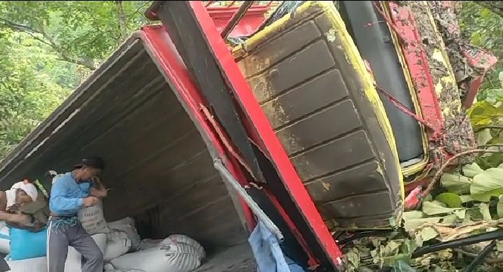 Truk Pengangkut Jagung di Gunungkidul Nyemplung ke Jurang