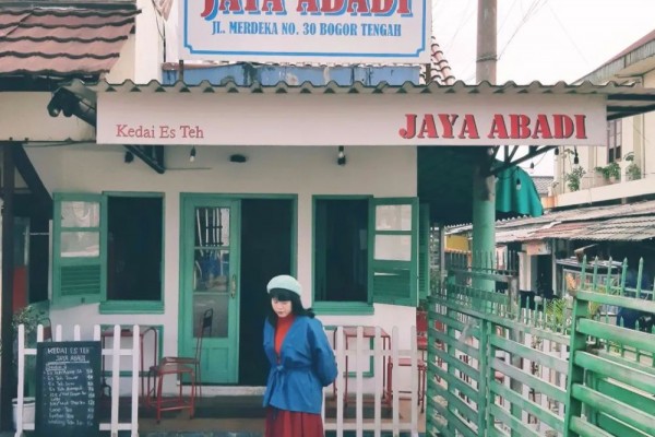 10 Potret Kedai Es Teh Jaya Abadi Bogor, Suasana Tempo Dulu