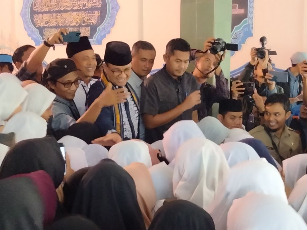 Ratusan Santriwati di Lombok Doakan Anies Baswedan Jadi Presiden