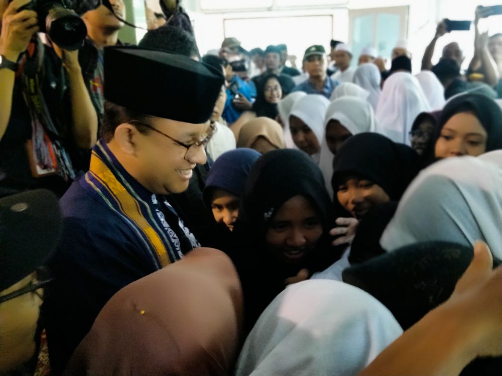 Ratusan Santriwati di Lombok Doakan Anies Baswedan Jadi Presiden