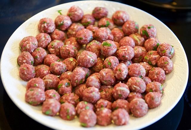 Cara Membuat Bakso Sapi isi Telur, Ternyata Mudah Banget