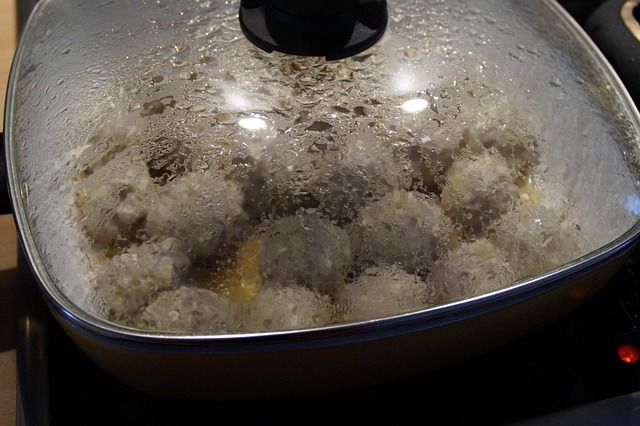 Cara Membuat Bakso Sapi isi Telur, Ternyata Mudah Banget